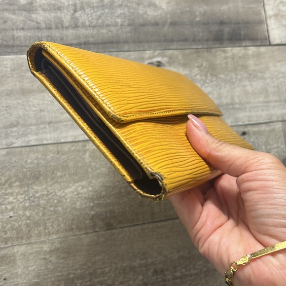LOUIS VUITTON Yellow Epi Leather Porte Tresor Wallet - Picture 10 of 13